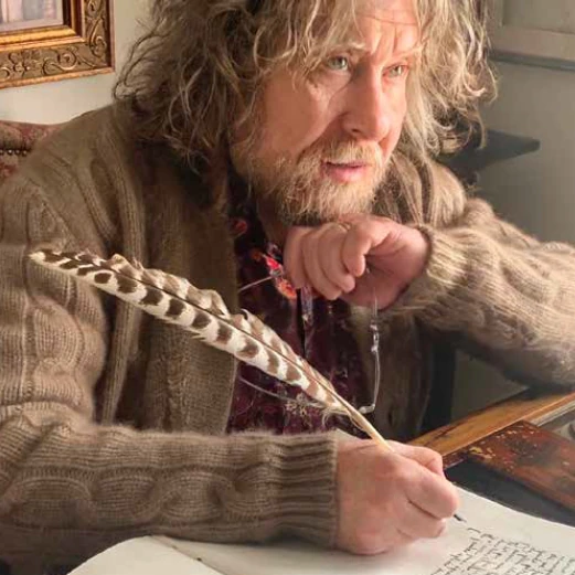 Daniel Meurois escribe con una pluma